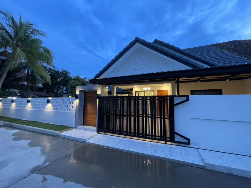 Chalong, Mueang Phuket, Phuket, 3 Bedrooms Bedrooms, ,3 BathroomsBathrooms,House,For Sale,1055
