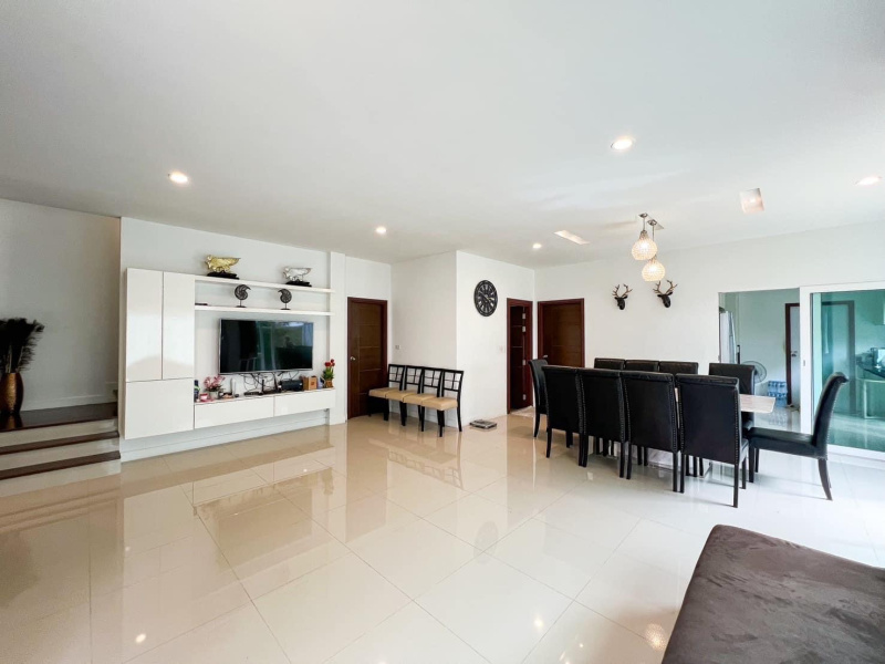 Ratsada, Mueang Phuket, Phuket, 3 Bedrooms Bedrooms, ,4 BathroomsBathrooms,House,For Sale,1033