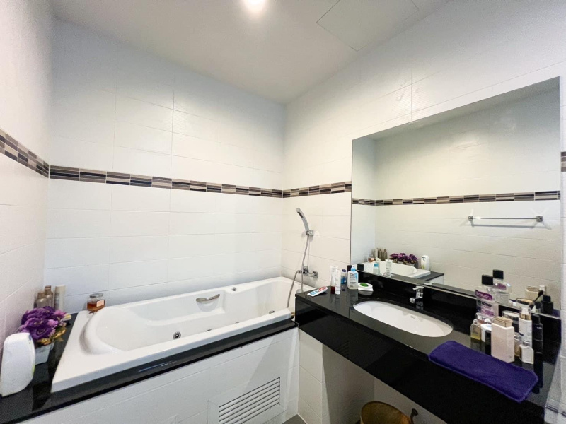 Ratsada, Mueang Phuket, Phuket, 3 Bedrooms Bedrooms, ,4 BathroomsBathrooms,House,For Sale,1033