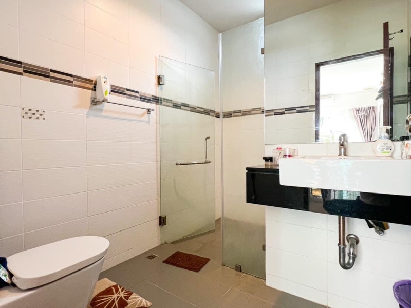 Ratsada, Mueang Phuket, Phuket, 3 Bedrooms Bedrooms, ,4 BathroomsBathrooms,House,For Sale,1033